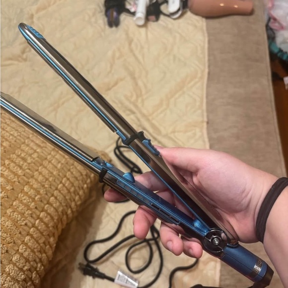 BaByliss curling iron/ straightener - Picture 2 of 3